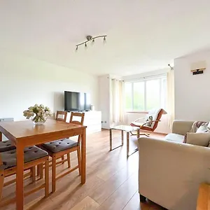 Comfort: 2-bedroom Flat With Parking And Transport Links London